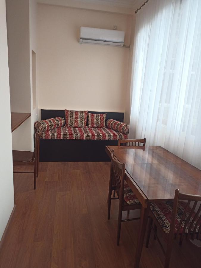 Spacious One Bedroom Apartment In The City Centre Γιερεβάν Εξωτερικό φωτογραφία